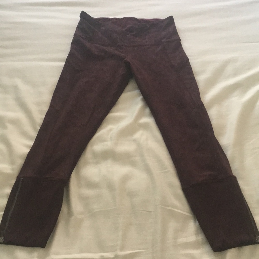 Lululemon bordeaux floral luxtreme crop size 6